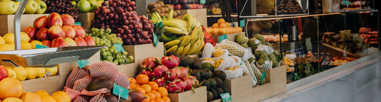 Bancada com diferentes alimentos