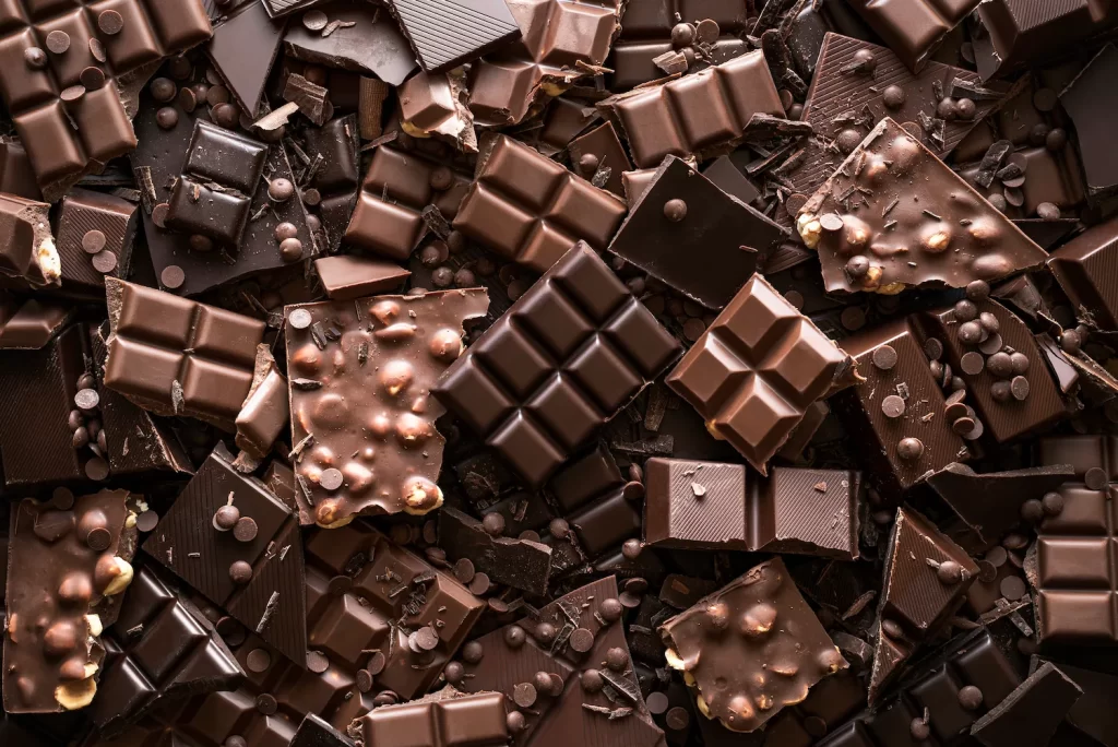 imagem com tipos de chocolate variados
