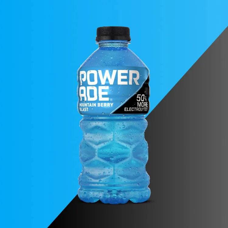 Imagem de uma garrafa de Powerade, uma marca de bebidas isotônicas.