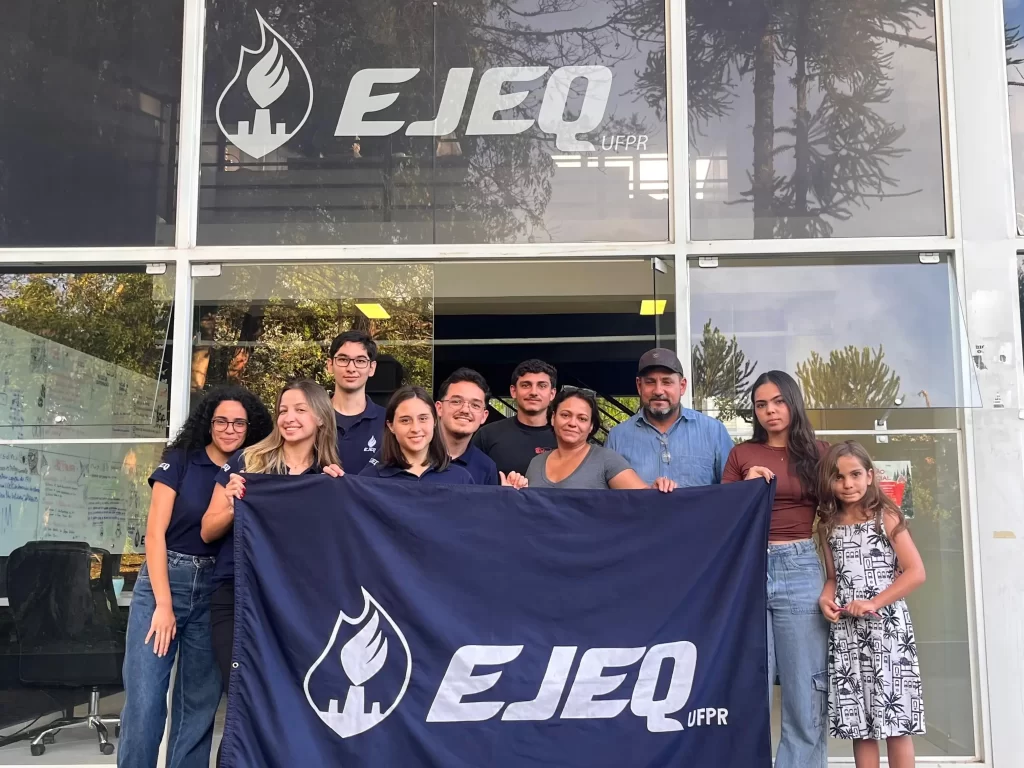 Equipe do projeto amoraí com a cliente e a família 