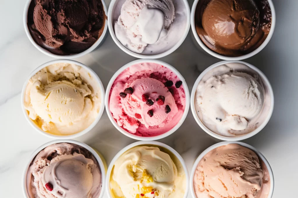 Vários potes de sorvetes enfileirados. Desenvolvimento de sorvetes e o crescimento do mercado