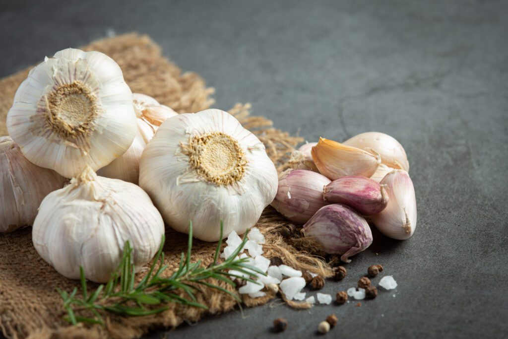 fresh raw garlic ready cook